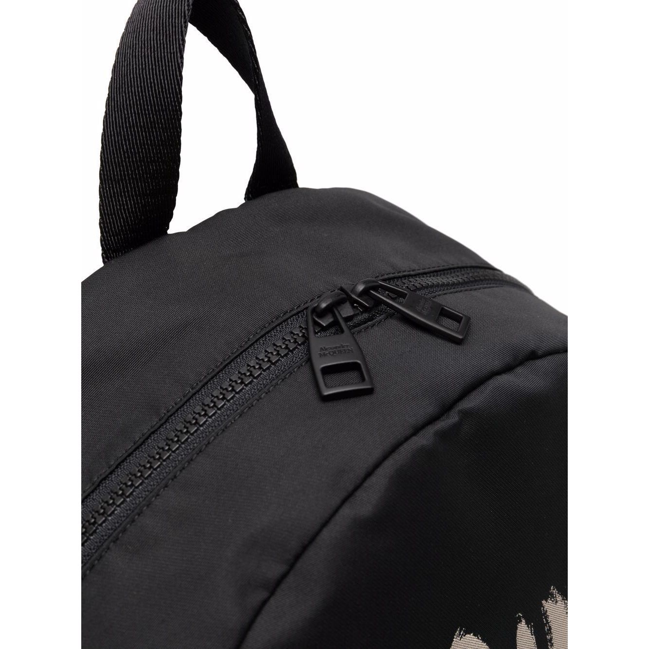 Front view with bag zipped and handles upright.
