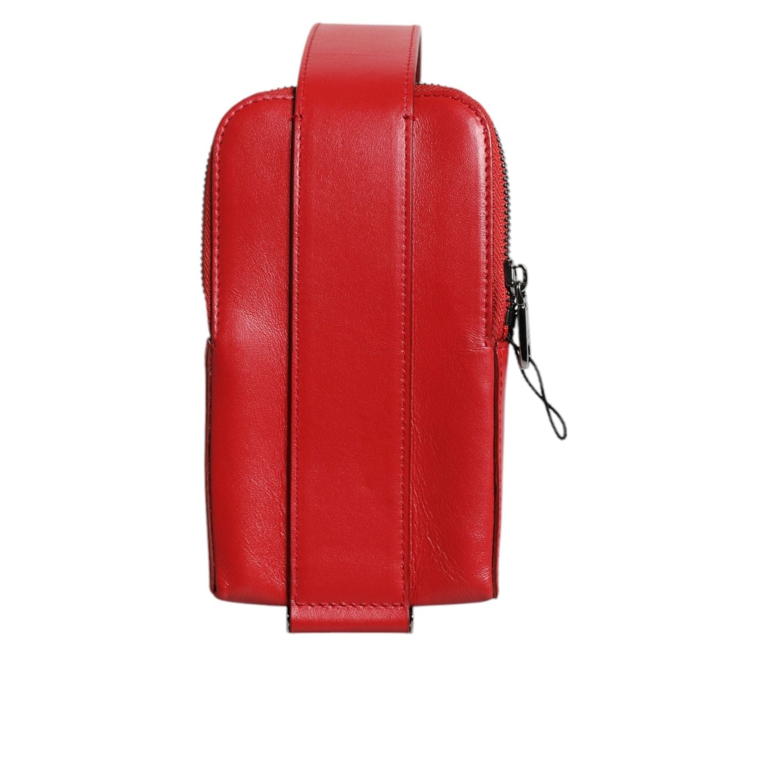 Front view with bag zipped and handles upright.