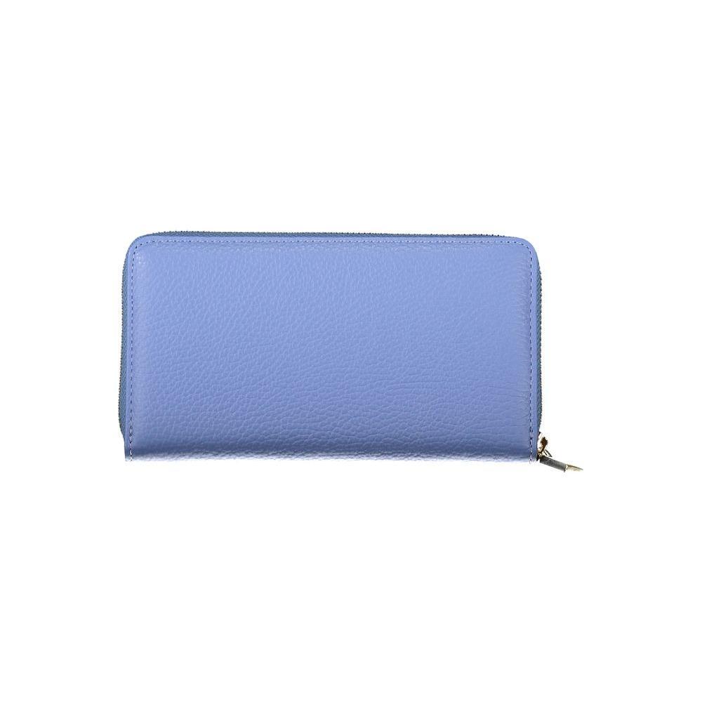 Front view with bag zipped and handles upright.