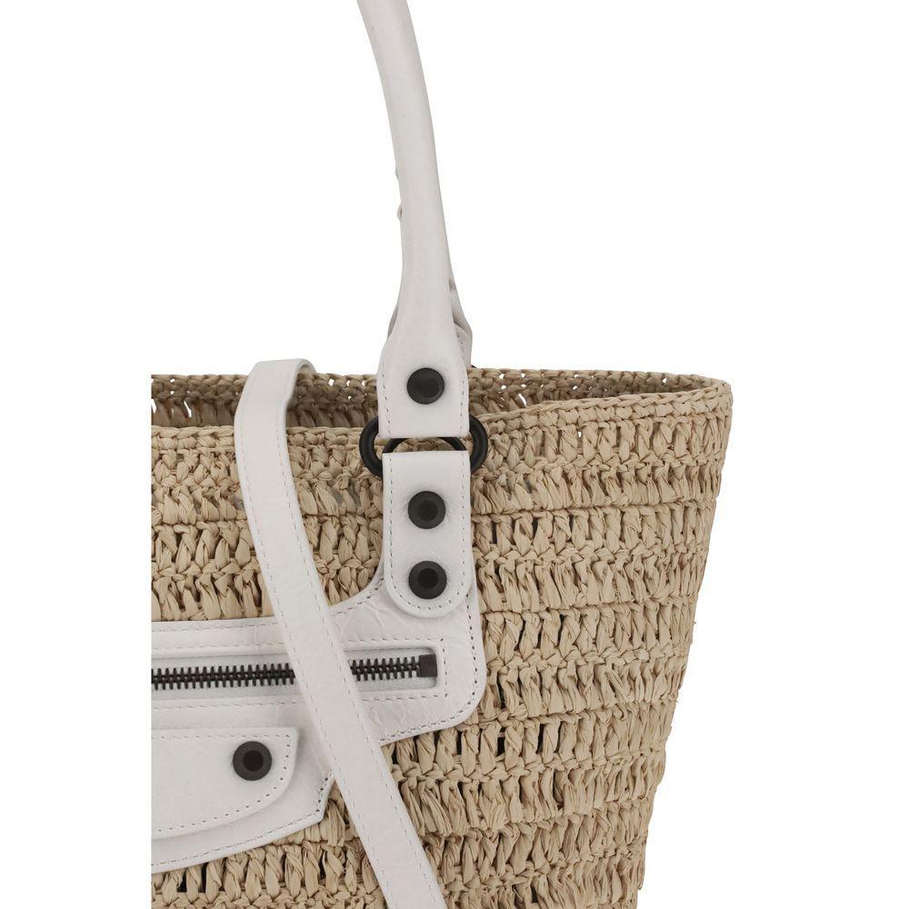 Front view with bag zipped and handles upright.