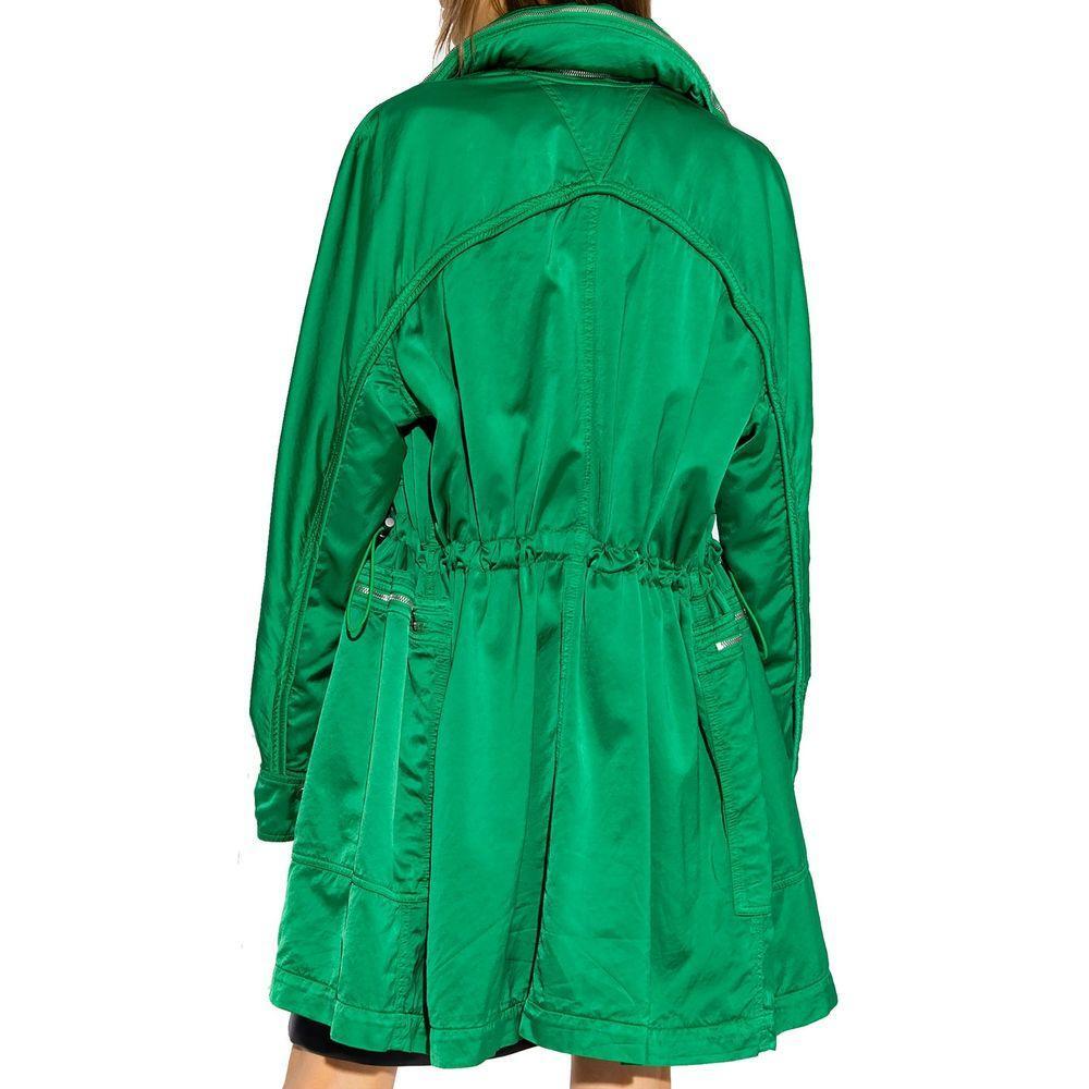 Front view with bag zipped and handles upright.