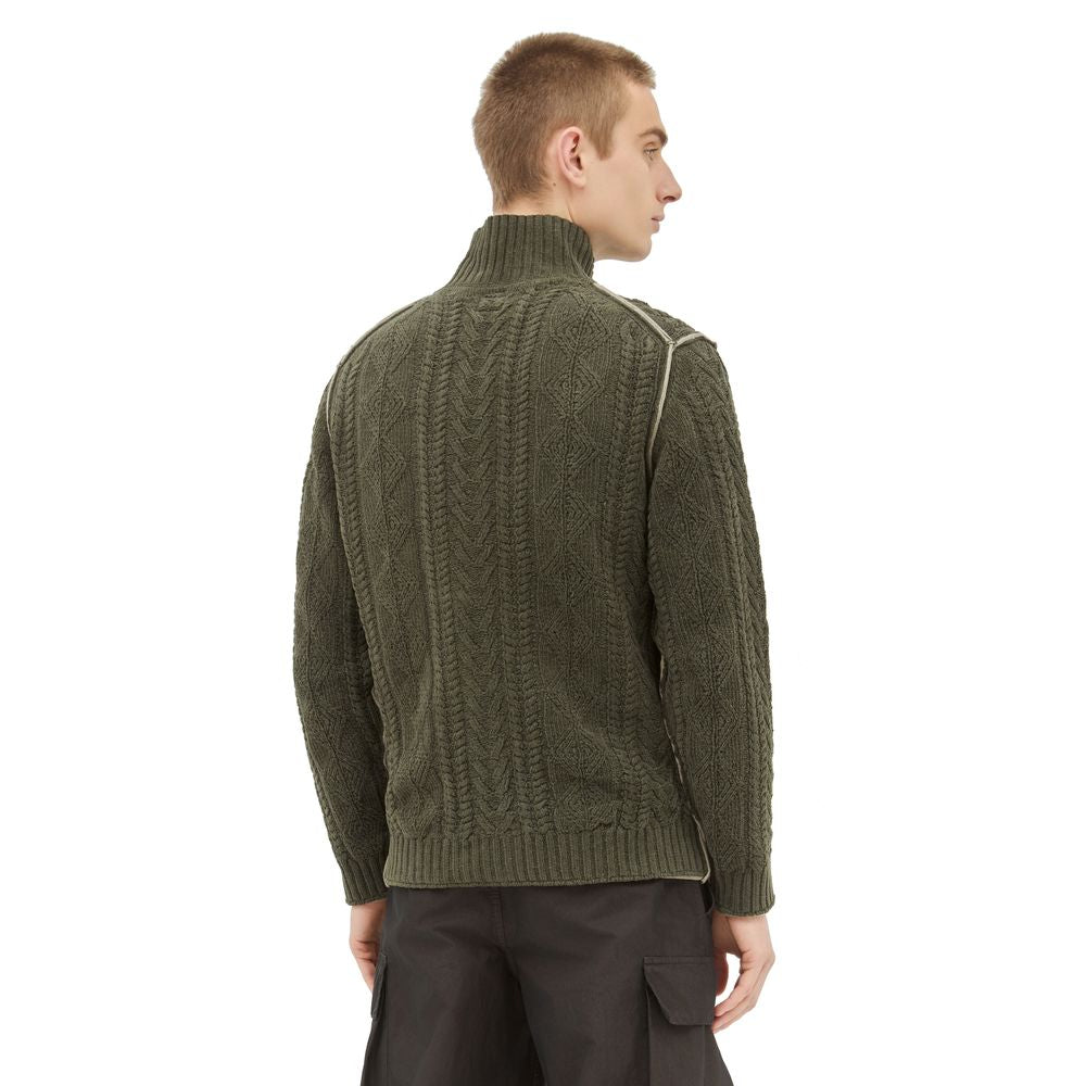 Front view with bag zipped and handles upright.