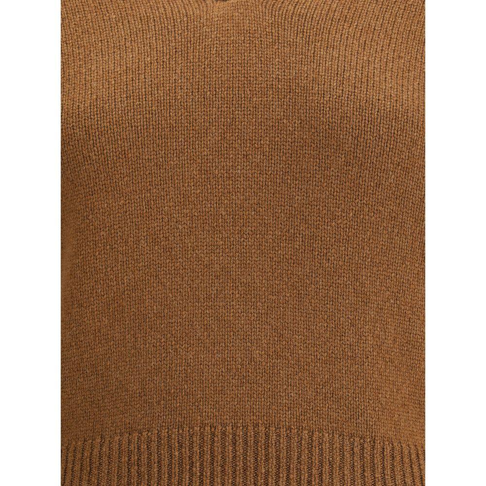 Front view with bag zipped and handles upright.