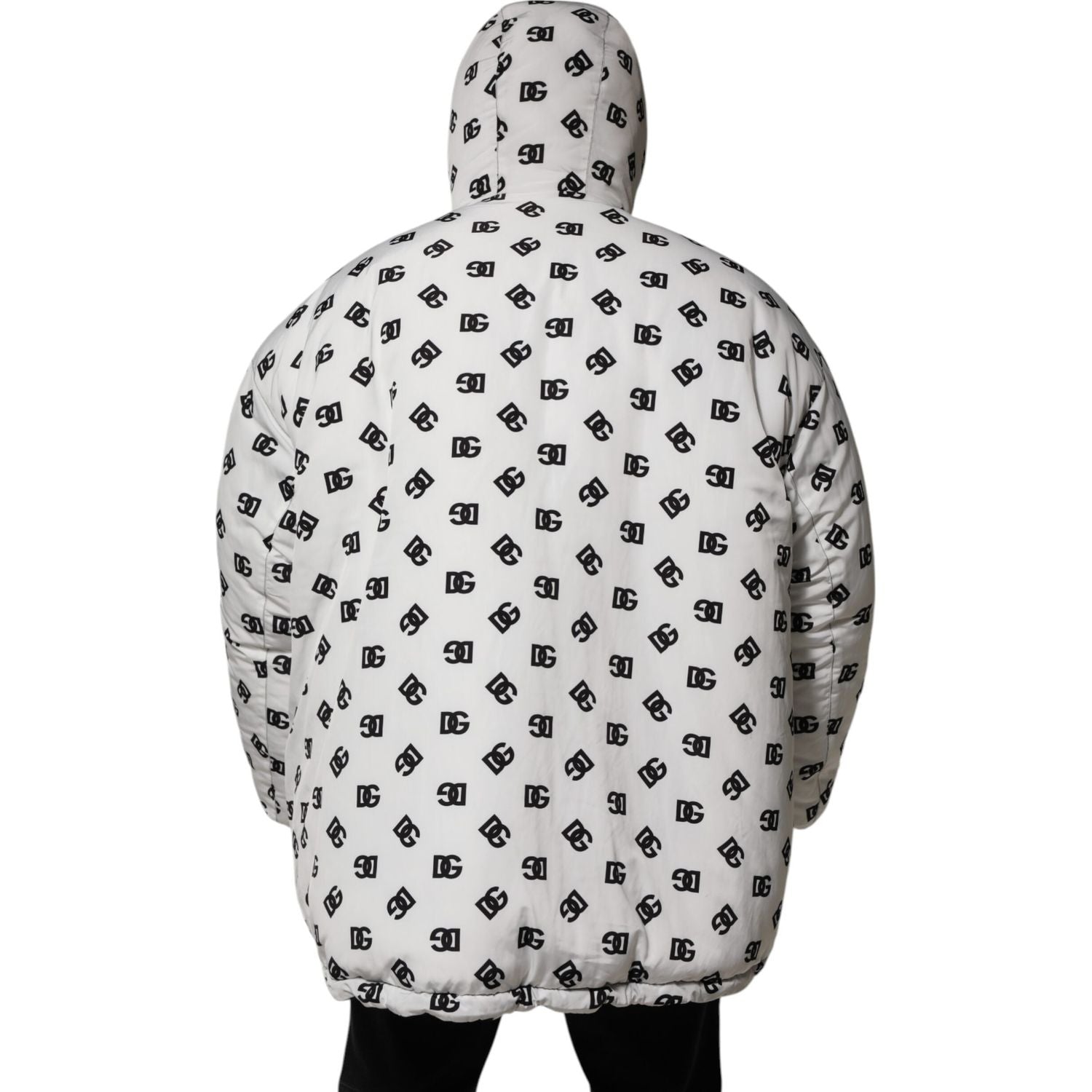 Front view with bag zipped and handles upright.