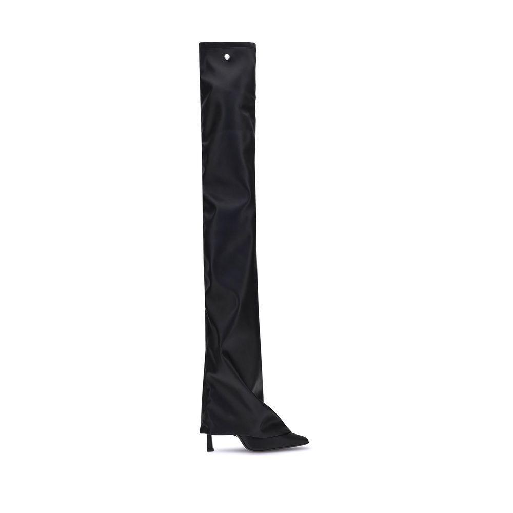 Front view with bag zipped and handles upright.