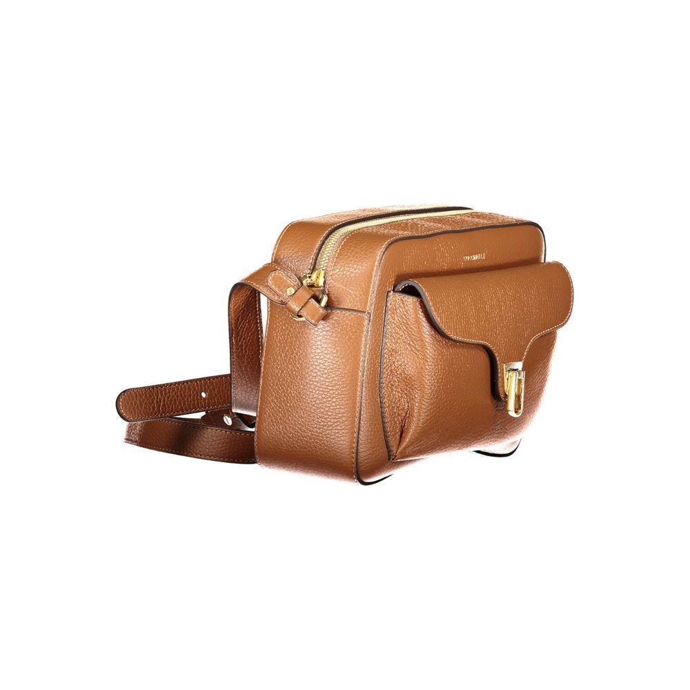 Front view with bag zipped and handles upright.