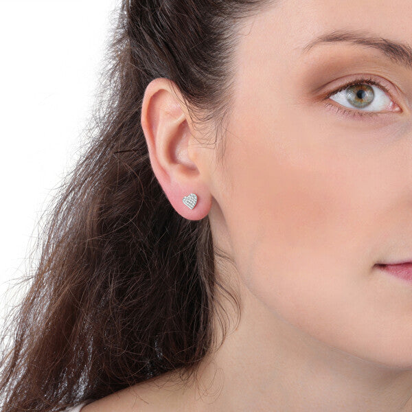 Woman wearing LA PETITE STORY JEWELRY Mod. LPS02ARQ11 heart-shaped earring.